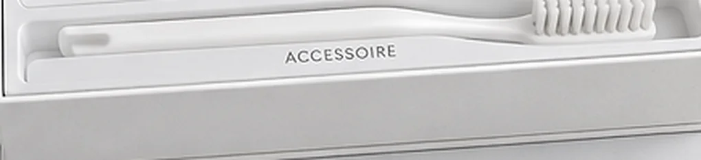 La brosse à dents souple incluse dans le kit ALBEDINE.